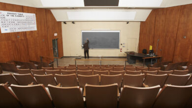 Medical students aren’t showing up to lectures, so how do med schools teach them : Shots