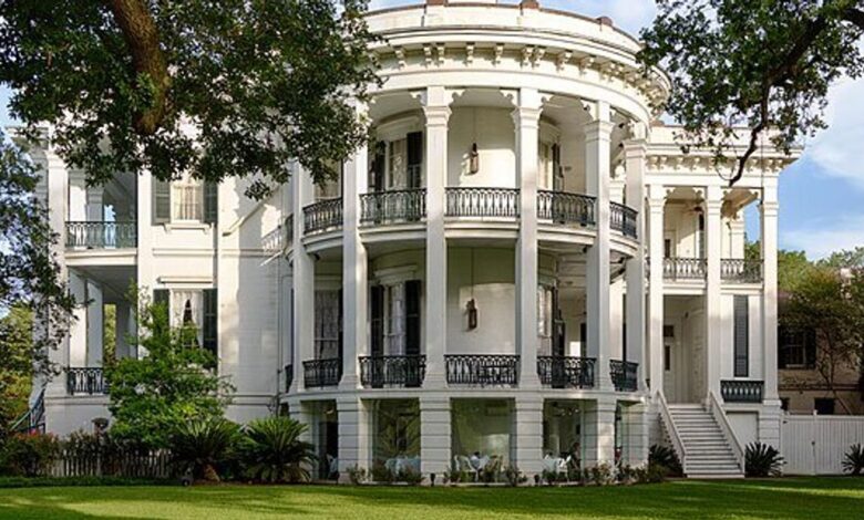 Fire destroyed the Nottoway Plantation. Some people cheered.