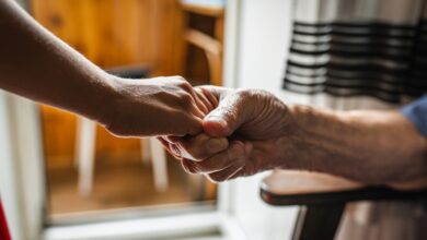 People who volunteer improve their heart and brain health, research finds : Shots